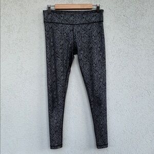 Zumba Wear Black with silver heart & leaves pattered leggings